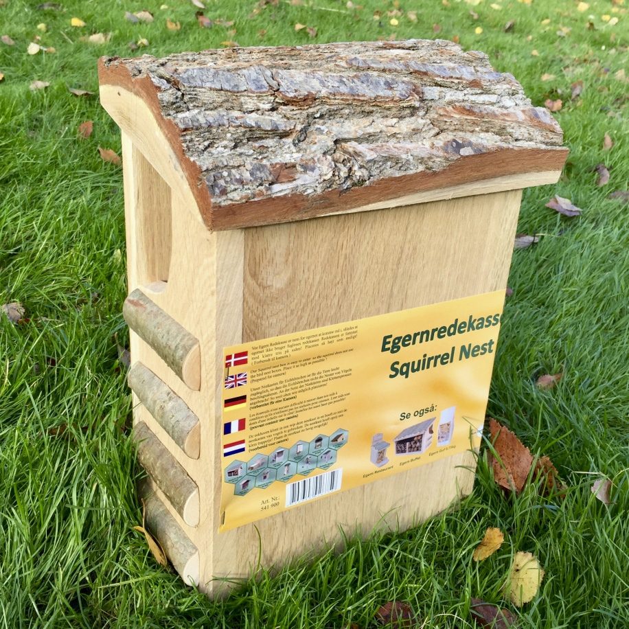 Ekorn redekasse i Eik Ekorn redekasse i Eik