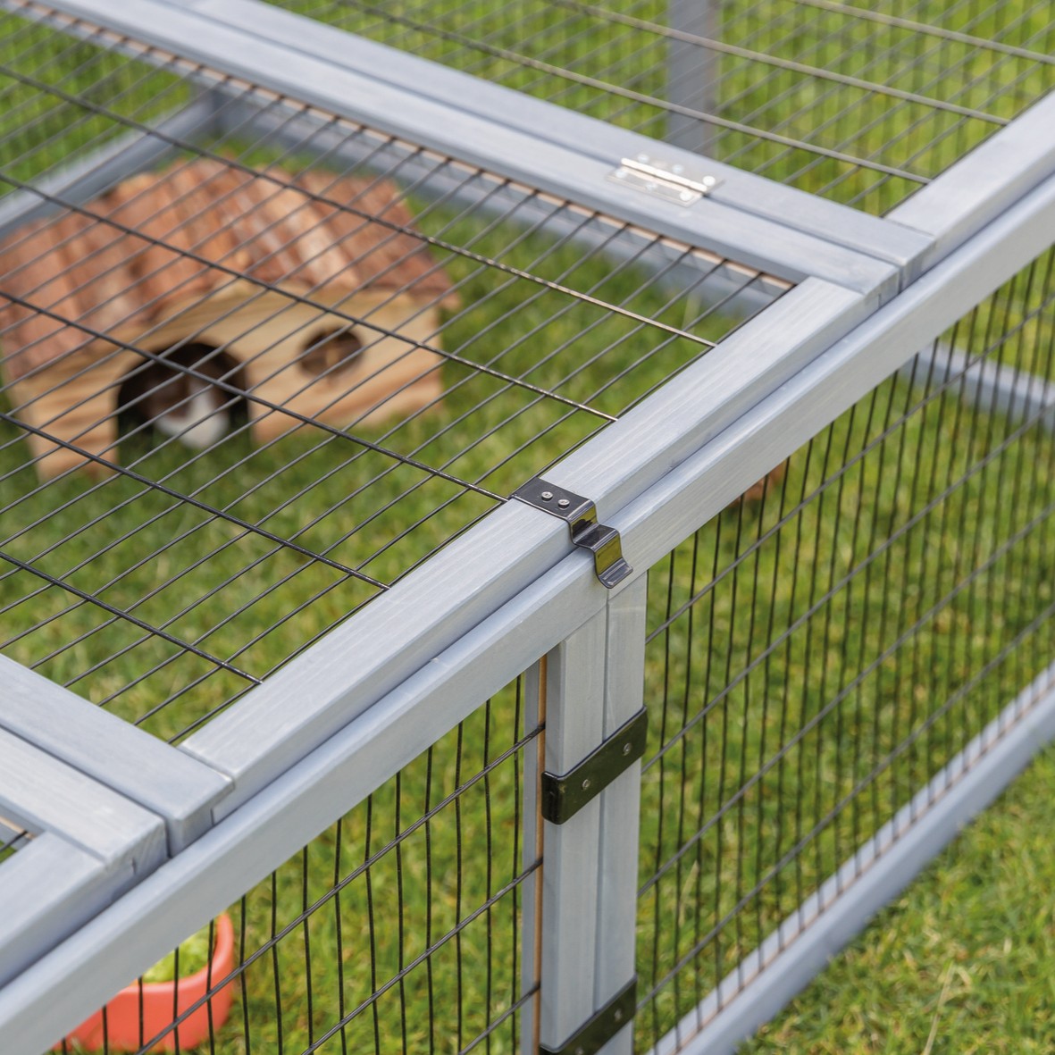 Utendørs kaningård med tak (løpegård) – 174 × 48 × 109 cm